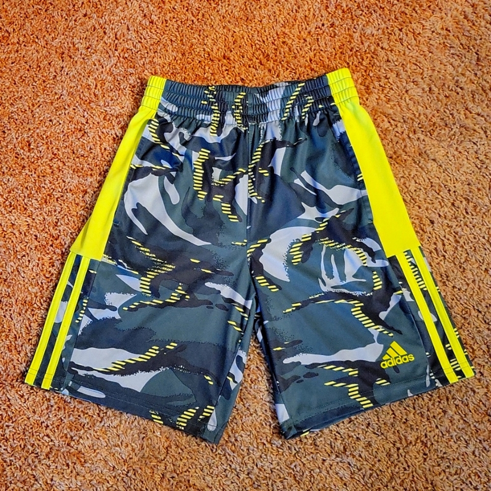 Adidas Camo shorts Boys size M (10/12)